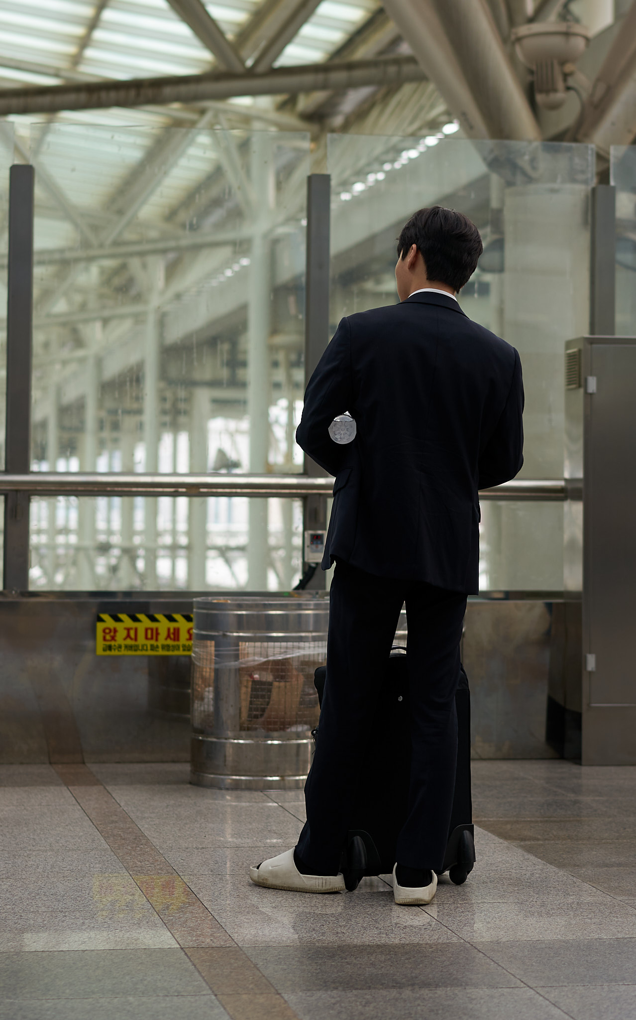 Kroksai ir kostiumas